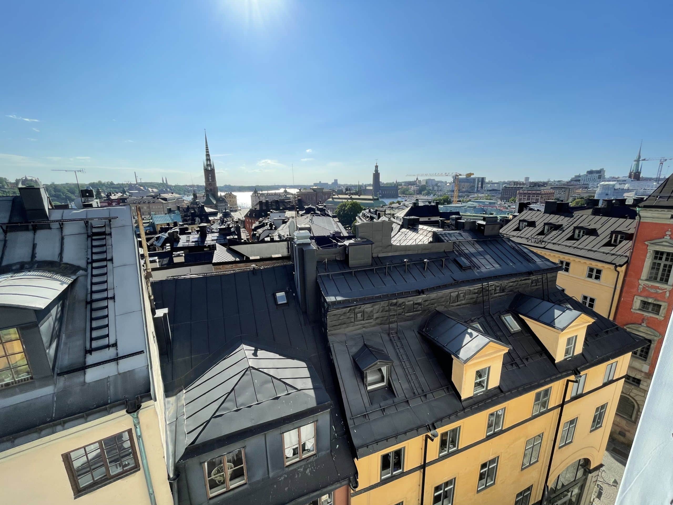 Utsikt över takåsar i Stockholm