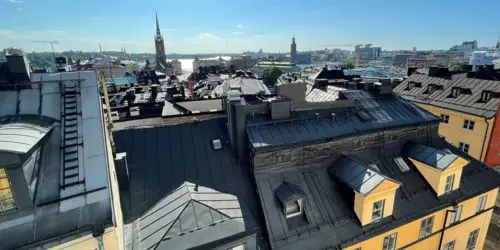 Utsikt över takåsar i Stockholm